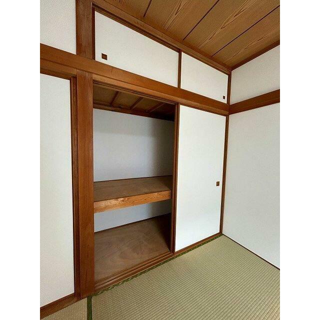 ２階和室約６帖　押し入れ内