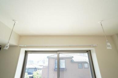 室内用の物干しフックです。使用しないときは簡単に脱着できます。