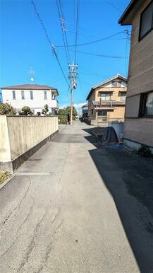 前面道路西側から