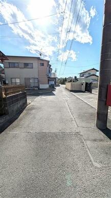 前面道路東側から
