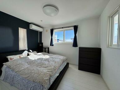 エアコン付きで南向き日当たり良好。