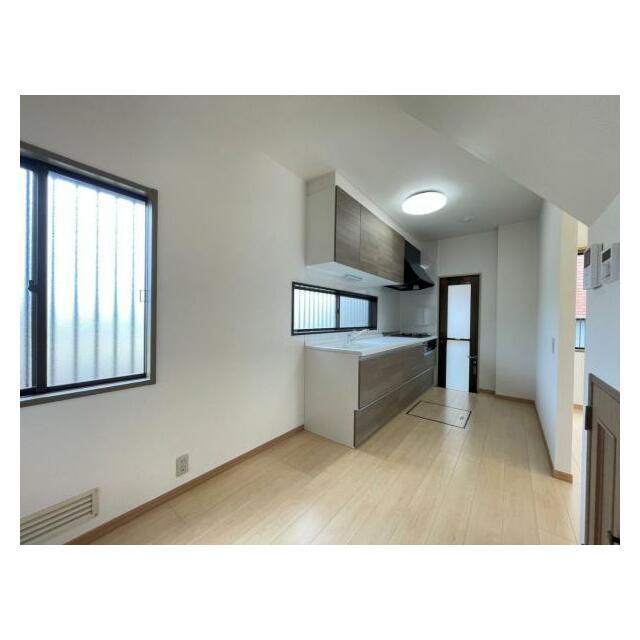 作業スペースが広い！窓のある明るいキッチンです＾＾