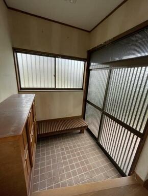 玄関を広く利用できるようシューズボックスを完備！