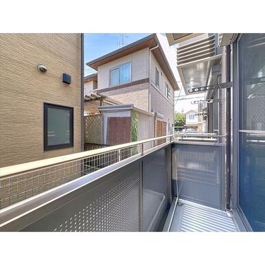 １階ですが囲いのあるバルコニー