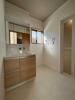 洗面台新品交換済み