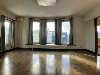 2階リビングもワイドサイズの3面窓により彩光良好♪LDK16.0帖