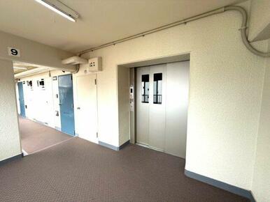 ９F　エレベーター