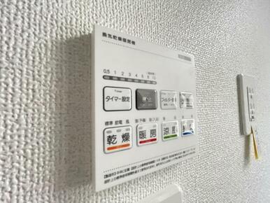 浴室暖房乾燥機は入浴時以外の衣類乾燥室としても利用できるので雨の日のお洗濯も解決！