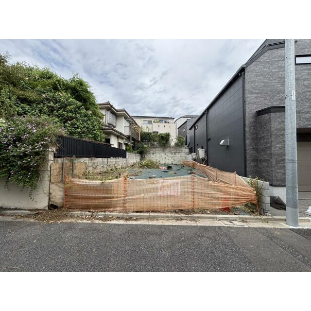 【前面道路を含む現地土地写真】