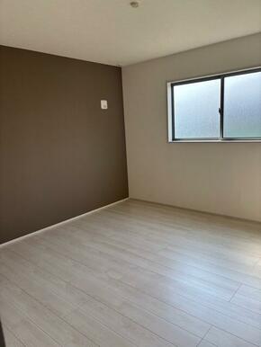 洋室はファッションを楽しむようにラグや家具とコーディネートしたい（1号棟）