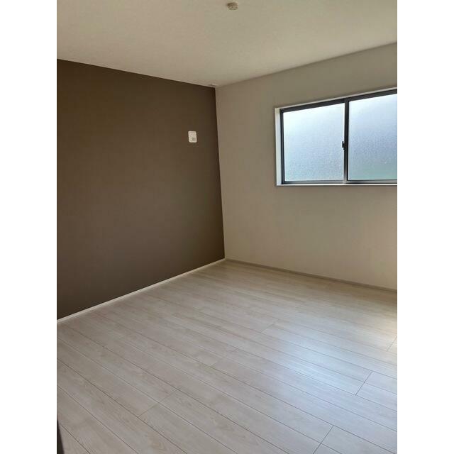 洋室はファッションを楽しむようにラグや家具とコーディネートしたい（1号棟）