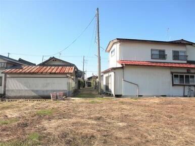 西側の公道に接道された敷地、私道（持分全てあり）を撮影