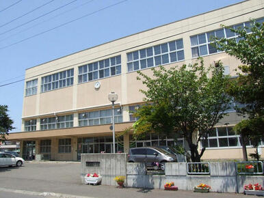新川中学校