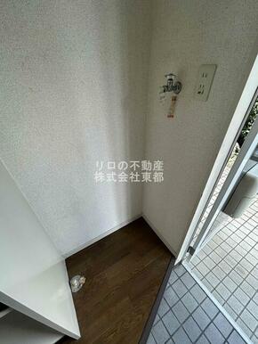 洗濯機置き場は室内にあるので雨に濡れる心配はありません。