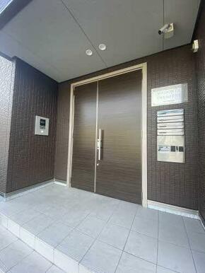 防犯カメラ付きエントランス