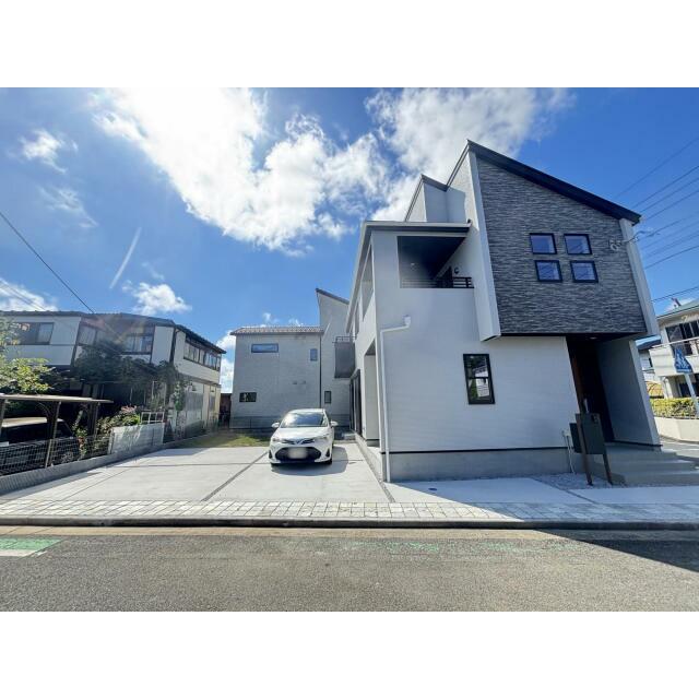 前面道路はゆとりのある幅員6.5m！車の出し入れもスムーズで、駐車が苦手な方にも安心です。