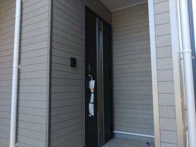 家族やゲストの笑顔が浮かんできそうな玄関