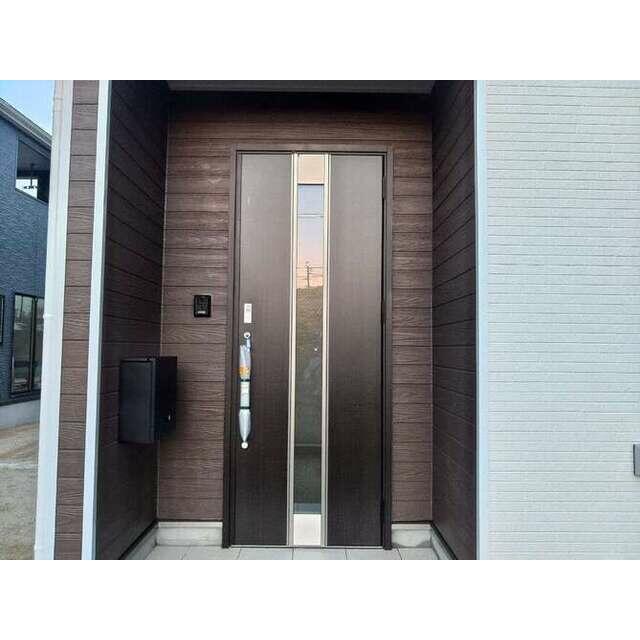 家族の送り迎えはこの玄関で