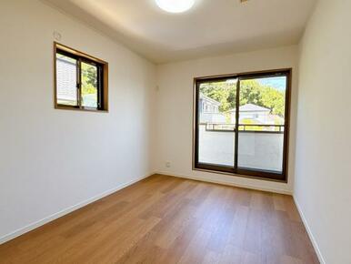 二階北東側の洋室の様子です