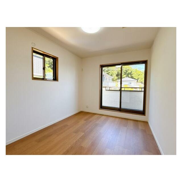 二階北東側の洋室の様子です