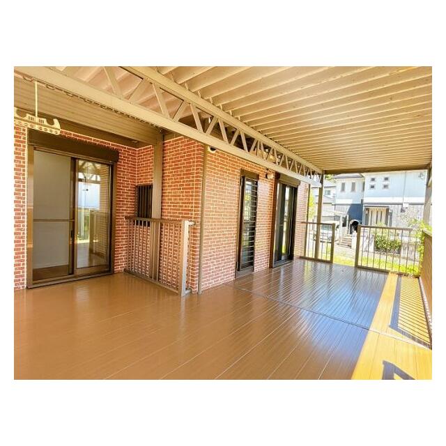 ウッドデッキ一階部分の別アングルからの様子です