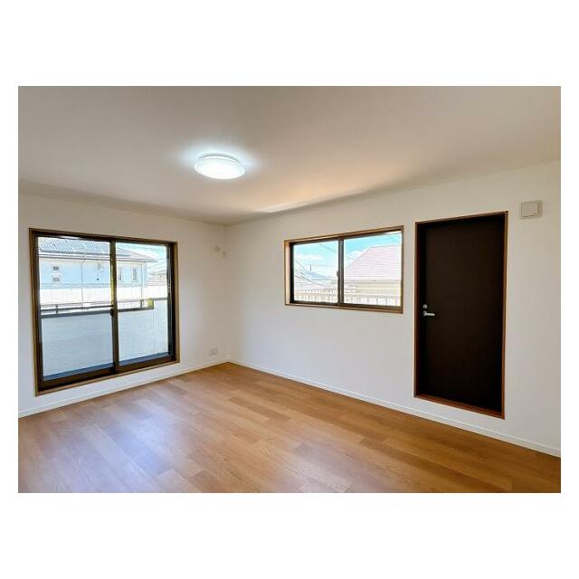 二階南側の洋室の様子です