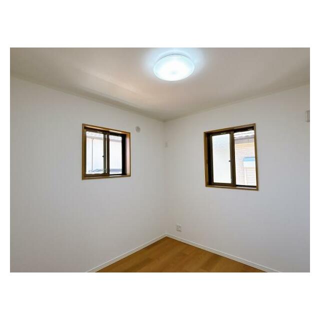 二階西側洋室の様子です