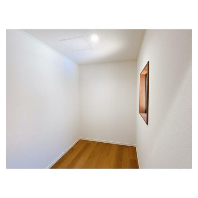 二階西側の納戸の様子です