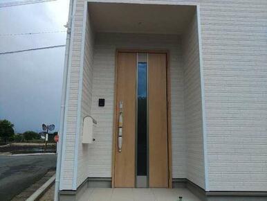 家族やゲストの笑顔が浮かんできそうな玄関