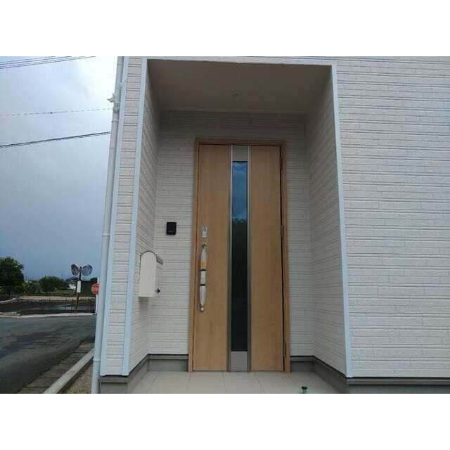 家族やゲストの笑顔が浮かんできそうな玄関