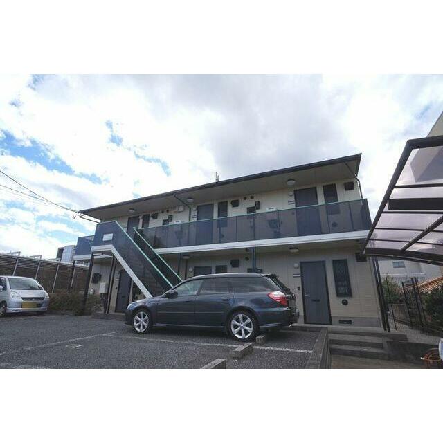 外観写真です！外廊下タイプの２階建て６世帯☆２０１５年１２月外観塗装済。
