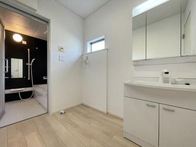 朝の準備・毎日の洗濯・帰宅後のお風呂と大活躍の洗面スペース＾＾