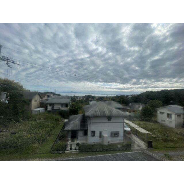 ロフトからの眺望です。琵琶湖が見えます！