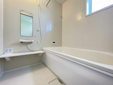 ゆったりと浸かれる1坪風呂を採用！1日の疲れを癒してくれる浴室は窓のある開放的な空間＾＾
