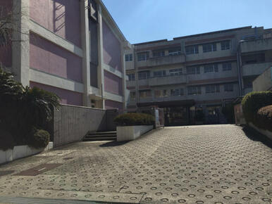 前山小学校