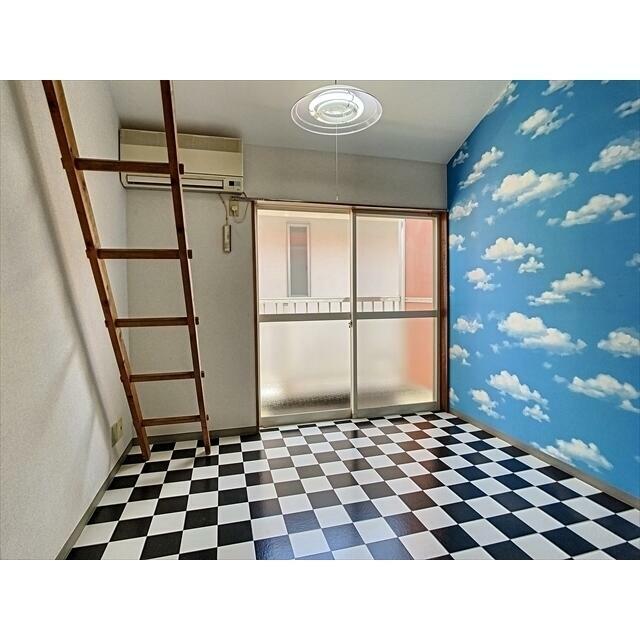 アクセントクロスが爽やかなお部屋です