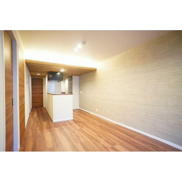 ■ＬＤＫ■　リビングに向けた間接照明が空間を演出します。開放的なキッチンの為お料理しながら部屋全体…