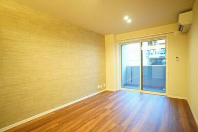 ■ＬＤＫ■　リビングに向けた間接照明が空間を演出します。開放的なキッチンの為お料理しながら部屋全体…