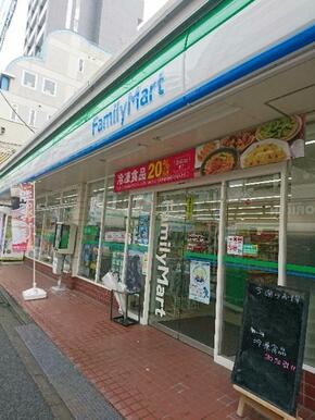 ファミリーマート新丸子駅西口店