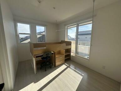 個人の部屋や寝室として使える洋室です