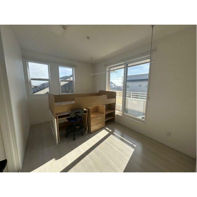 個人の部屋や寝室として使える洋室です