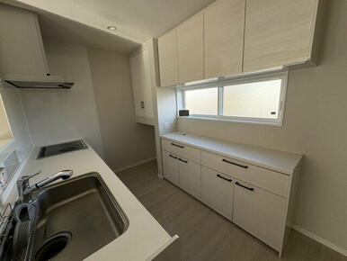 備え付けの収納もあります。