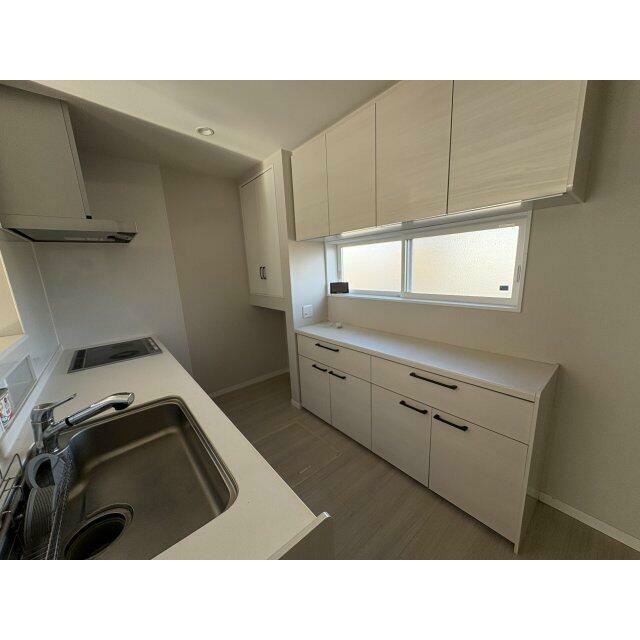 備え付けの収納もあります。