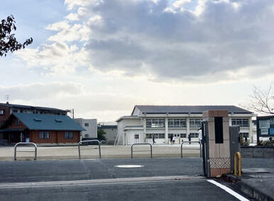 春日北小学校