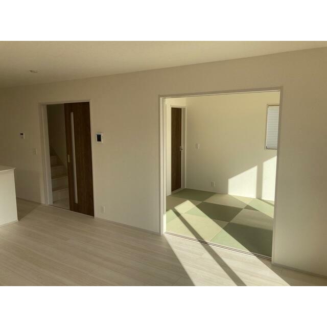 リラックスできる場所だからリビングは家具＆レイアウトにこだわりたい！（1号棟）