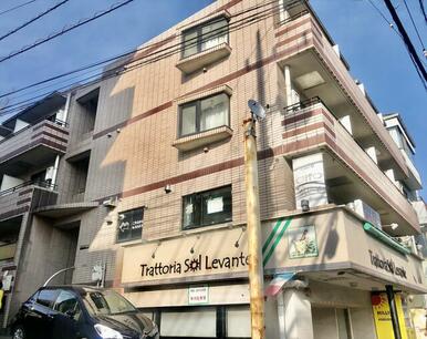 駅近の鉄筋コンクリート造マンションです。