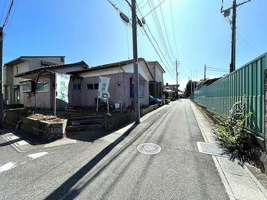 西側道路の雰囲気です。