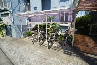 大切な自転車を雨から守る屋根付き駐輪場♪