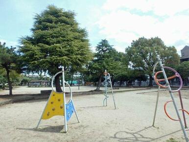 緑爽やかな車塚公園