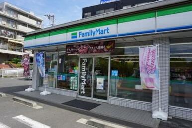 ファミリーマート横浜狩場町店